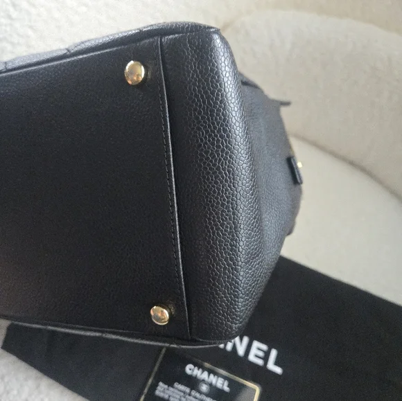 Chanel Vintage Caviar Petite Timeless Shopper Tote – Black - Picture 16 of 17